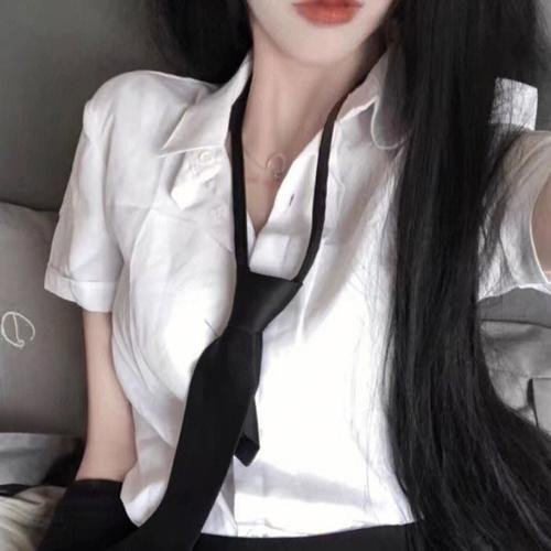 十二个想死的孩子 海报